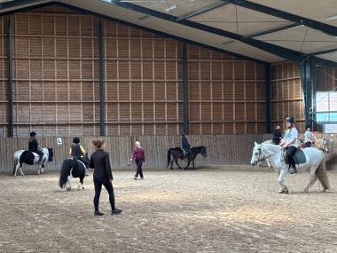 Ridning i ridehusets ridebane